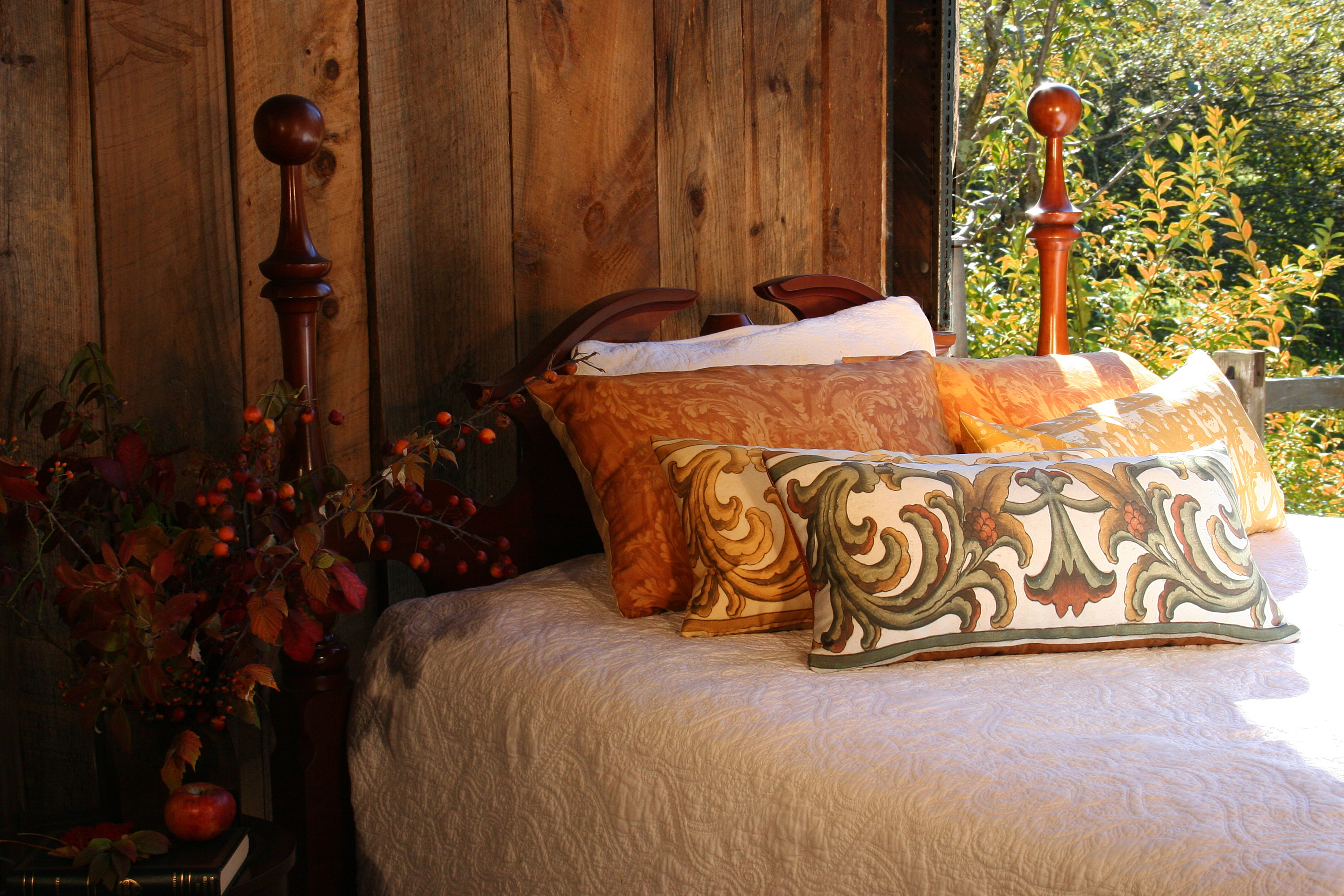 Anastasia Veronese Pillows gold, mixed natural on bed Anastasia Veronese Pillows gold, mixed natural on bed